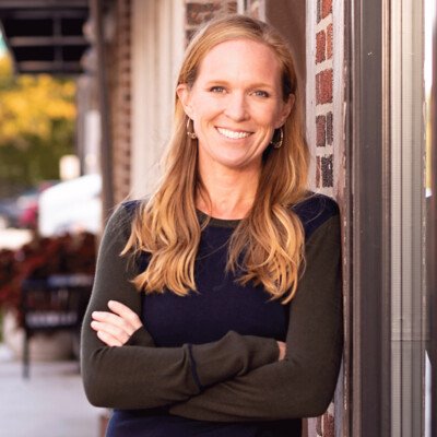 Headshot of Lowey Bundy Sichol